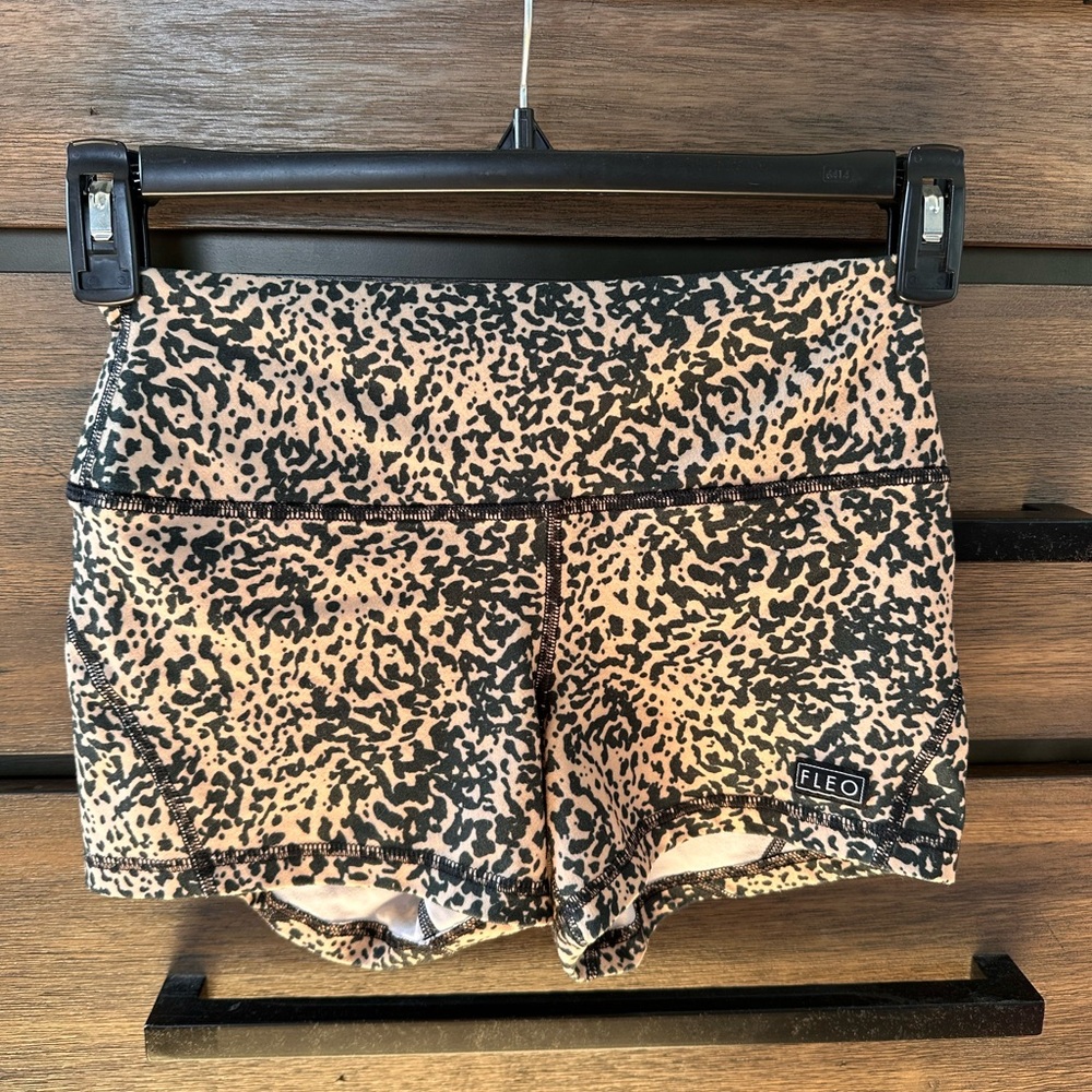 Fleo Women's High-Waist Cheetah Print Bike/Crossfit Shorts - Beige & Black